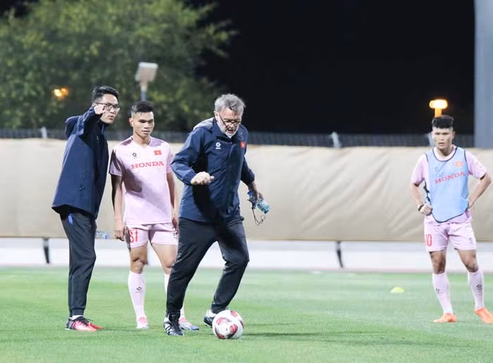 HLV Philippe Troussier: Mỗi người có một định nghĩa khác nhau về thành công -0