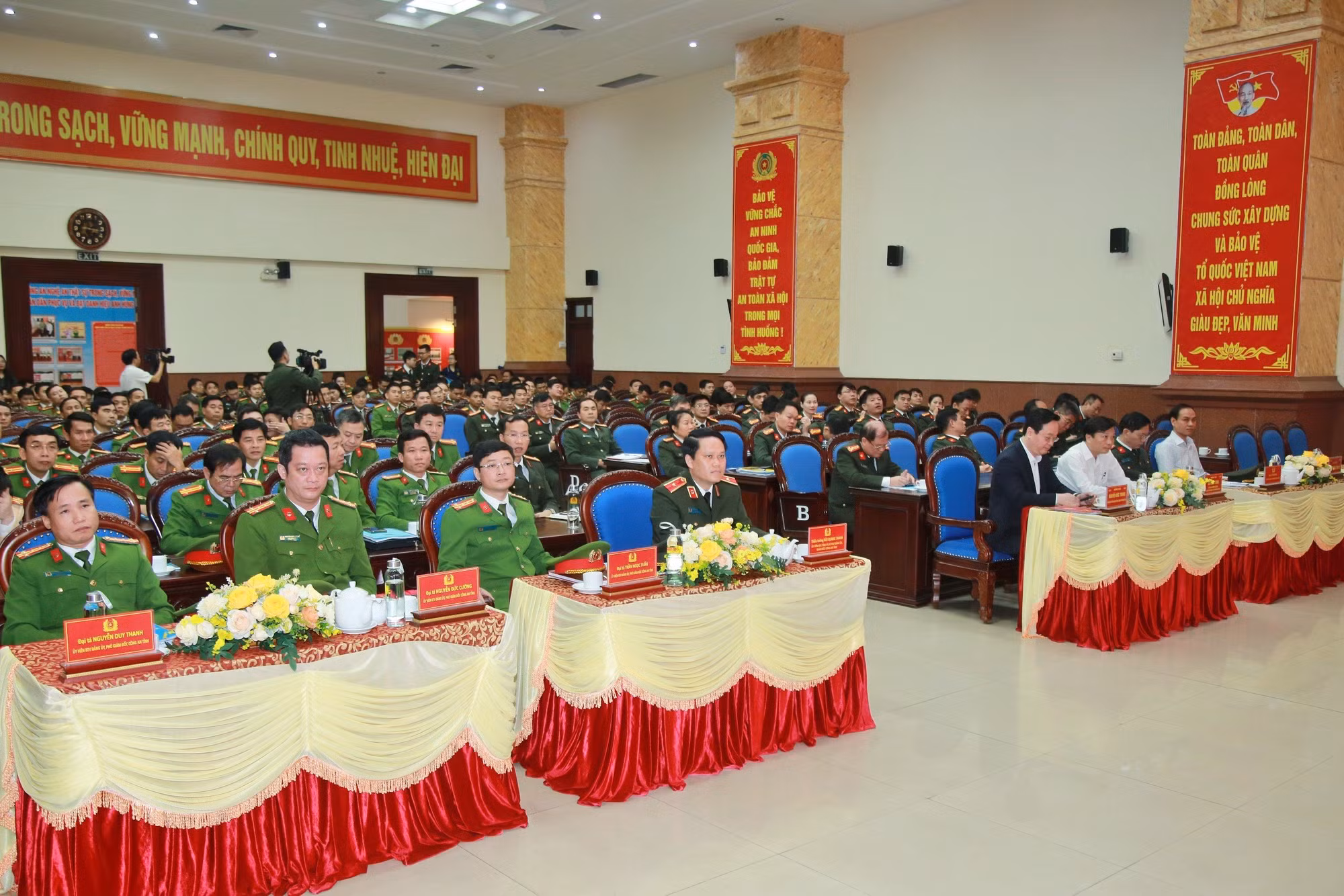 Công an Nghệ An: Nhiều tập thể, cá nhân được các cấp, ngành khen thưởng trong dịp ra quân tấn công trấn áp tội phạm -0