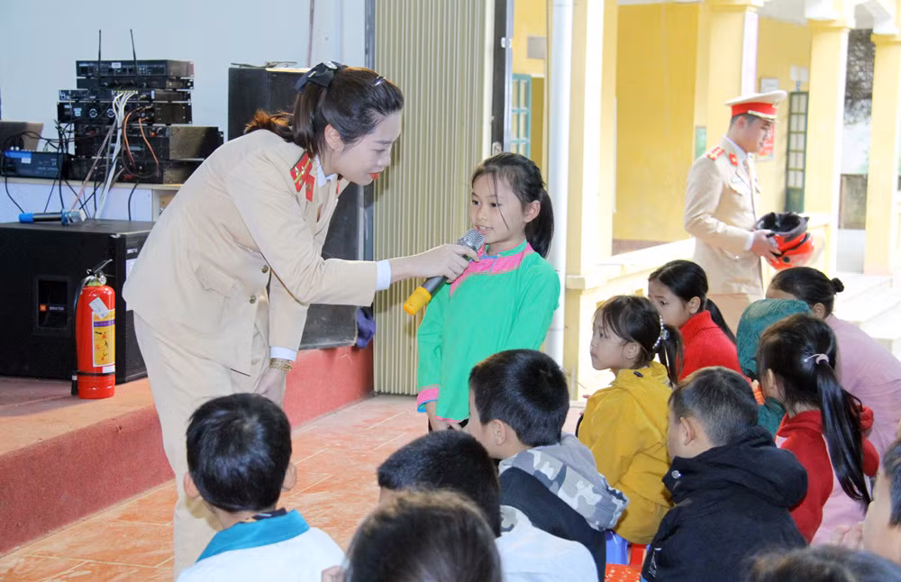 Cụm thi đua khối Cảnh sát nhân dân tổ chức chương trình “Tháng ba biên giới - Biên cương Tổ Quốc tôi” trong tuổi trẻ khối CSND năm 2024 -0