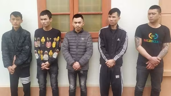 Đối tượng có 3 tiền án giấu ma túy dưới ghế và tàng trữ súng colt