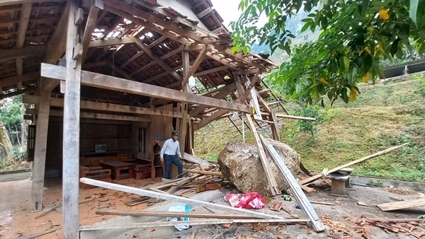 Công ty Xi măng Xuân Thành nổ mìn lấy đá làm sập nhà dân