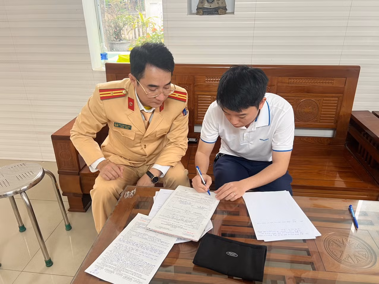 Xử phạt lái xe ô tô vượt ẩu trên cao tốc Cam Lộ - La Sơn -0