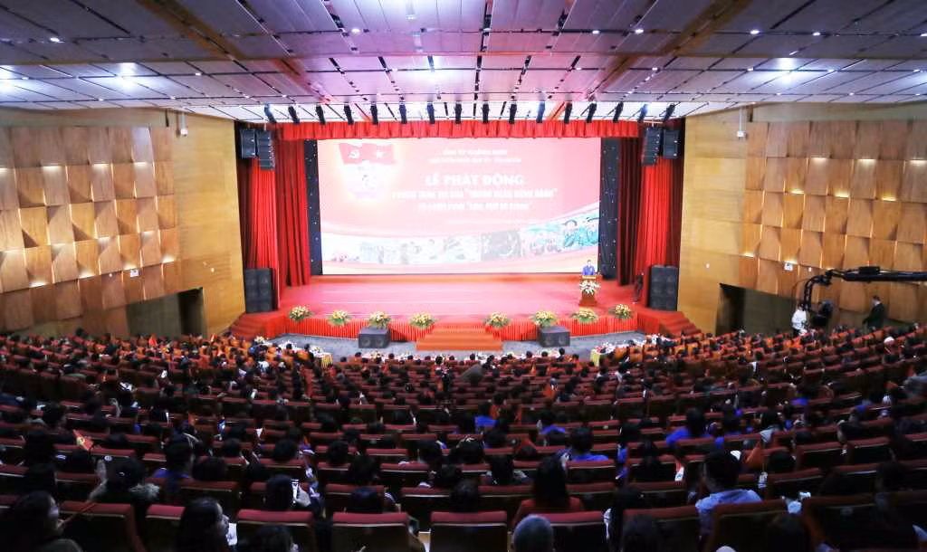 Phát động phong trào “Thanh xuân dâng Đảng” và tổ chức chiếu phim “Đào, Phở và Piano” -0