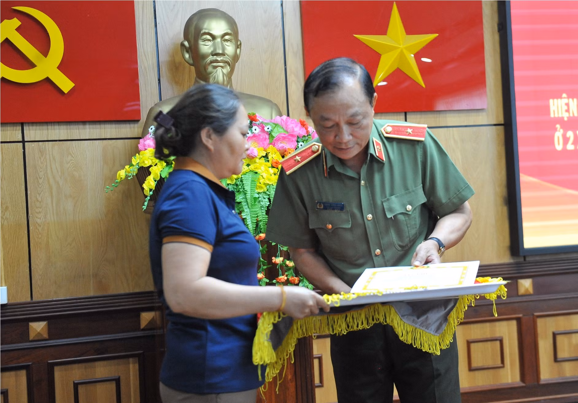 Xúc động lễ tiếp nhận hiện vật gia đình các liệt sỹ hy sinh trong vụ khủng bố ở Đắk Lắk -0