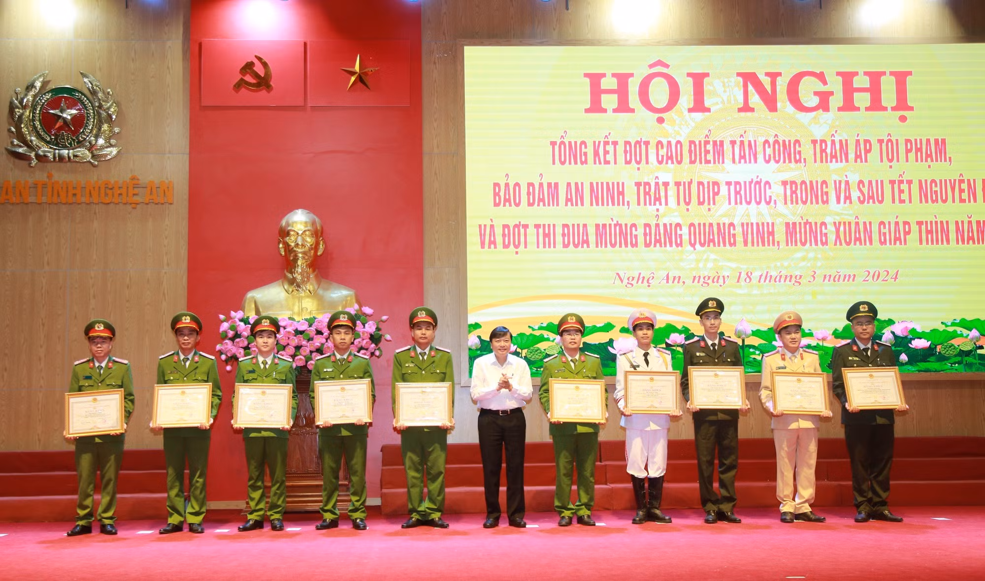 Công an Nghệ An: Nhiều tập thể, cá nhân được các cấp, ngành khen thưởng trong dịp ra quân tấn công trấn áp tội phạm -0