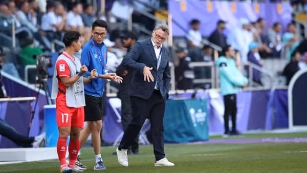 HLV Philippe Troussier: Mỗi người có một định nghĩa khác nhau về thành công