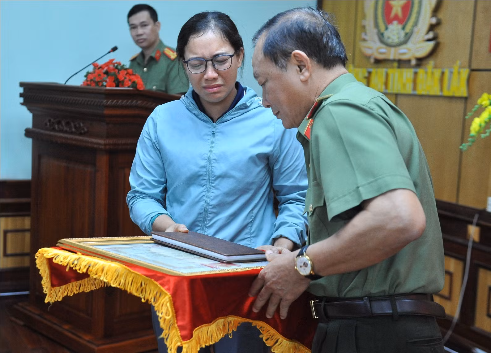 Xúc động lễ tiếp nhận hiện vật gia đình các liệt sỹ hy sinh trong vụ khủng bố ở Đắk Lắk -0