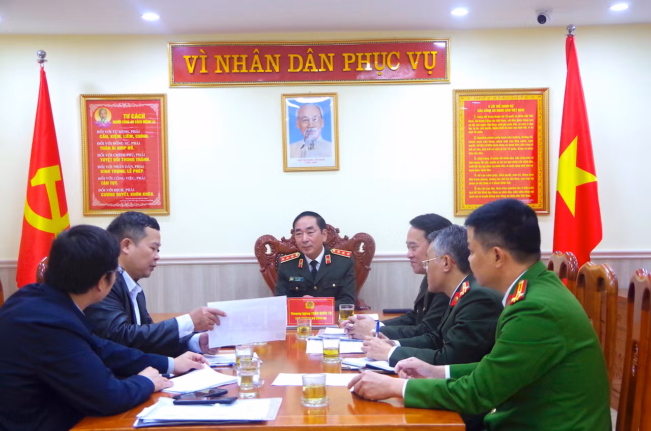Thứ trưởng Trần Quốc Tỏ tiếp các công dân là bị hại của Công ty Nhật Nam -0