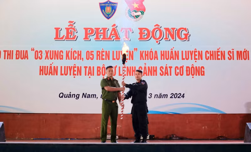 Phát động 