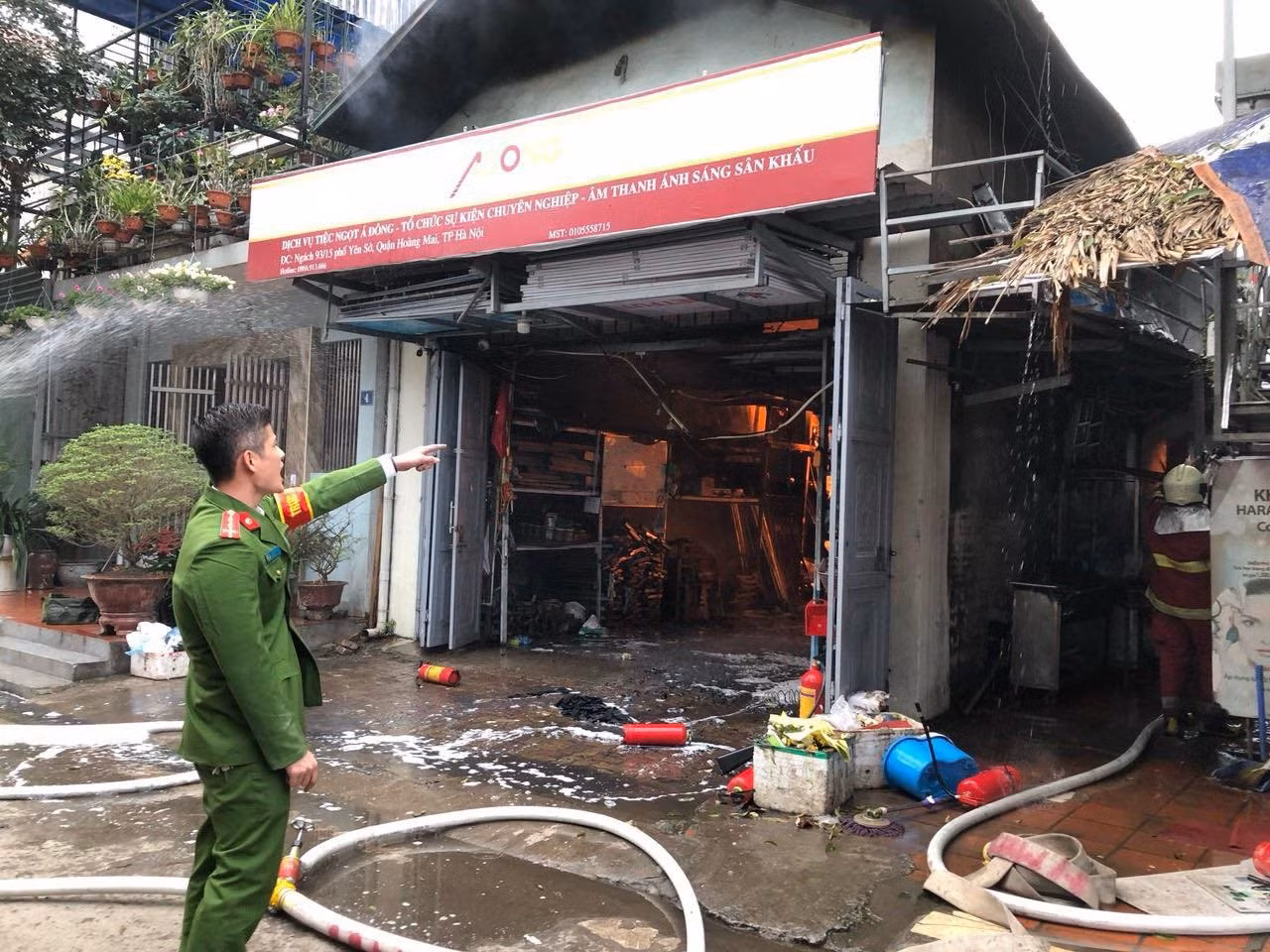 Kịp thời ngăn vụ cháy lan sang 4 nhà dân ở Hà Nội -0