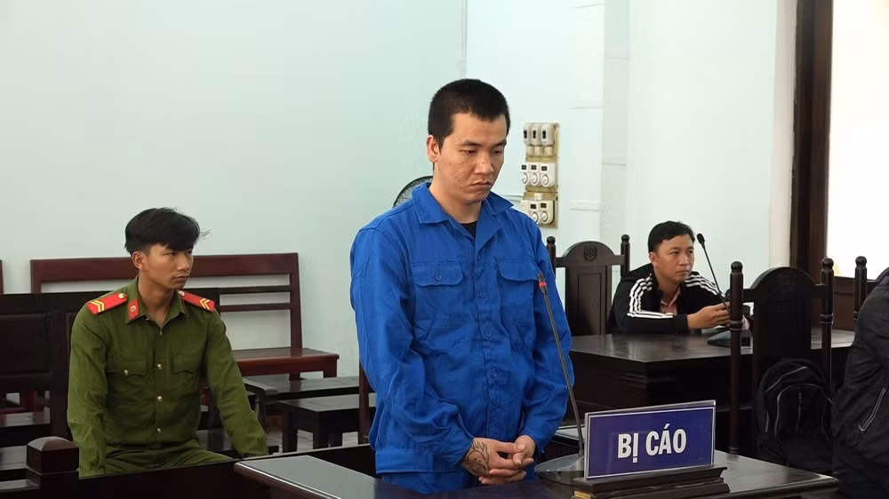 Dùng kéo đâm Công an phường khi bị kiểm tra sử dụng ma túy -0