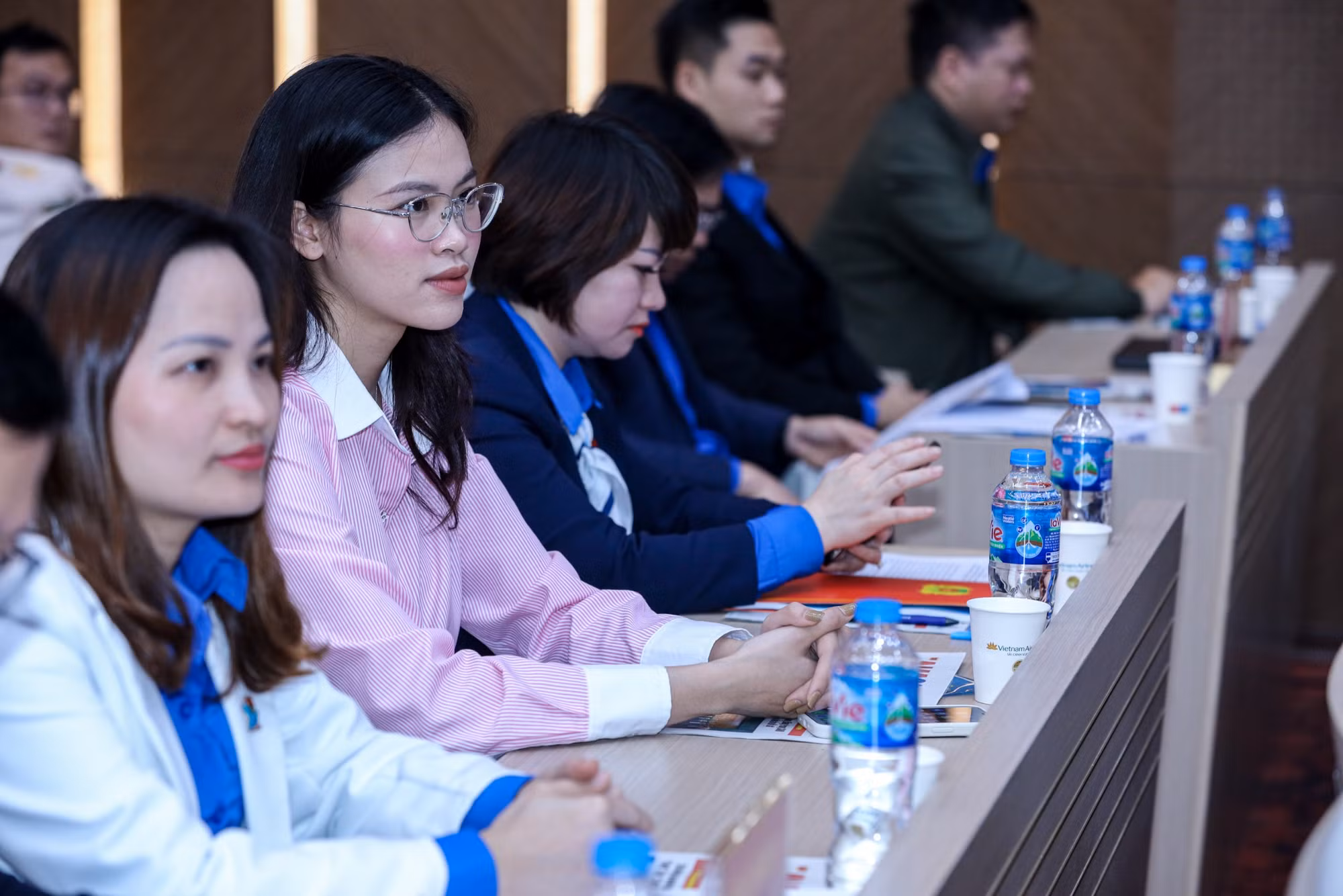 Sắc phục CAND và màu áo xanh thanh niên ngày càng được nhân dân yêu mến, cảm phục -1