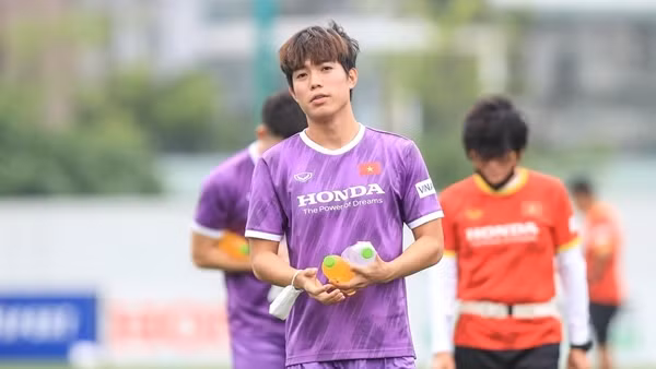 Thức xuyên đêm chờ mua vé trận đấu của U23 Việt Nam ảnh 13