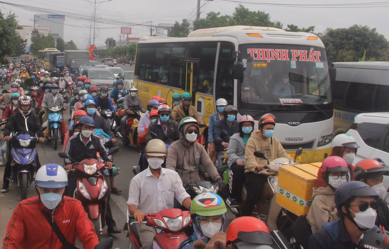 Đường về miền Tây liên tục ùn ứ -0
