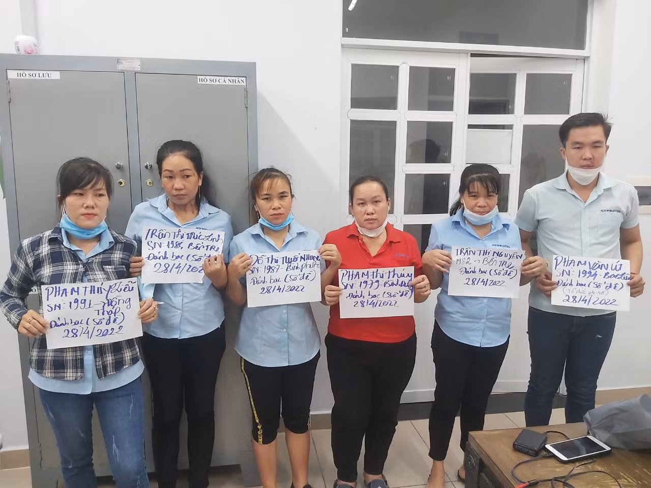 Tổ chức đường dây số đề ngay trong công ty -0