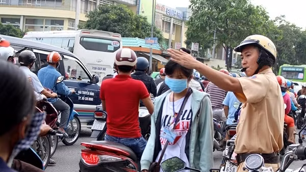 Ngày đầu nghỉ lễ, công viên Thủ Lệ chật kín người đi chơi ảnh 11