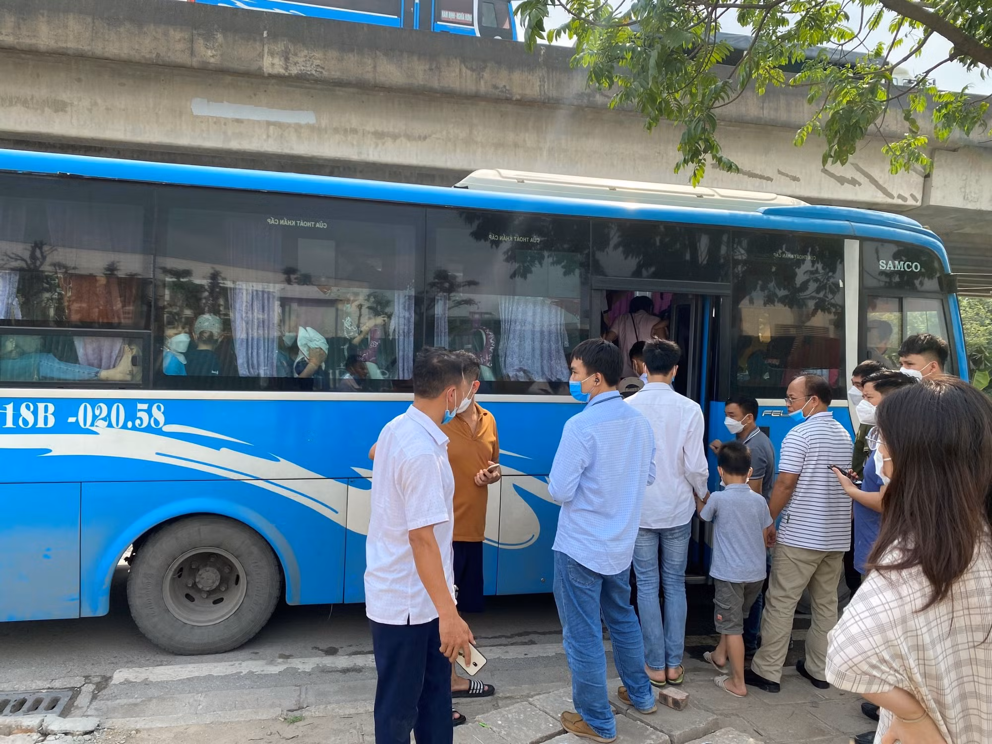 Xe khách lao vào thành cầu Rạch Miễu, nhiều hành khách hú vía ảnh 4
