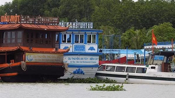 Xung quanh vụ bến thuyền hoạt động không phép trên sông Sài Gòn
