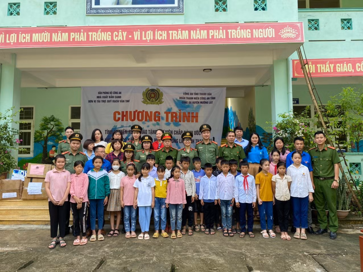 Tuổi trẻ CAND về Mường Lát 
