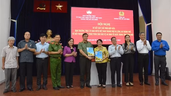 Công an và Ủy ban MTTQ Việt Nam TP Hồ Chí Minh ký kết quy chế phối hợp