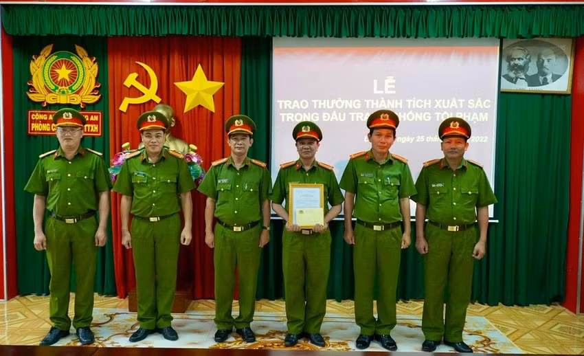 12 đối tượng trong vụ dùng súng hoa cải bắn 3 người thương vong trong tiệc sinh nhật bị khởi tố -0