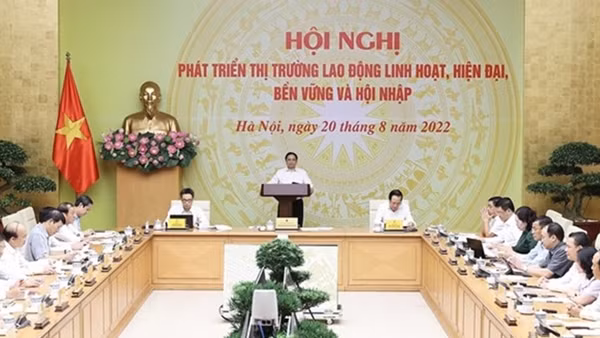 Thủ tướng chủ trì hội nghị toàn quốc về phát triển thị trường lao động