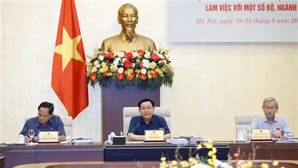 Chủ tịch Quốc hội Vương Đình Huệ: “Một đồng mà không cần thiết thì cũng không chi”