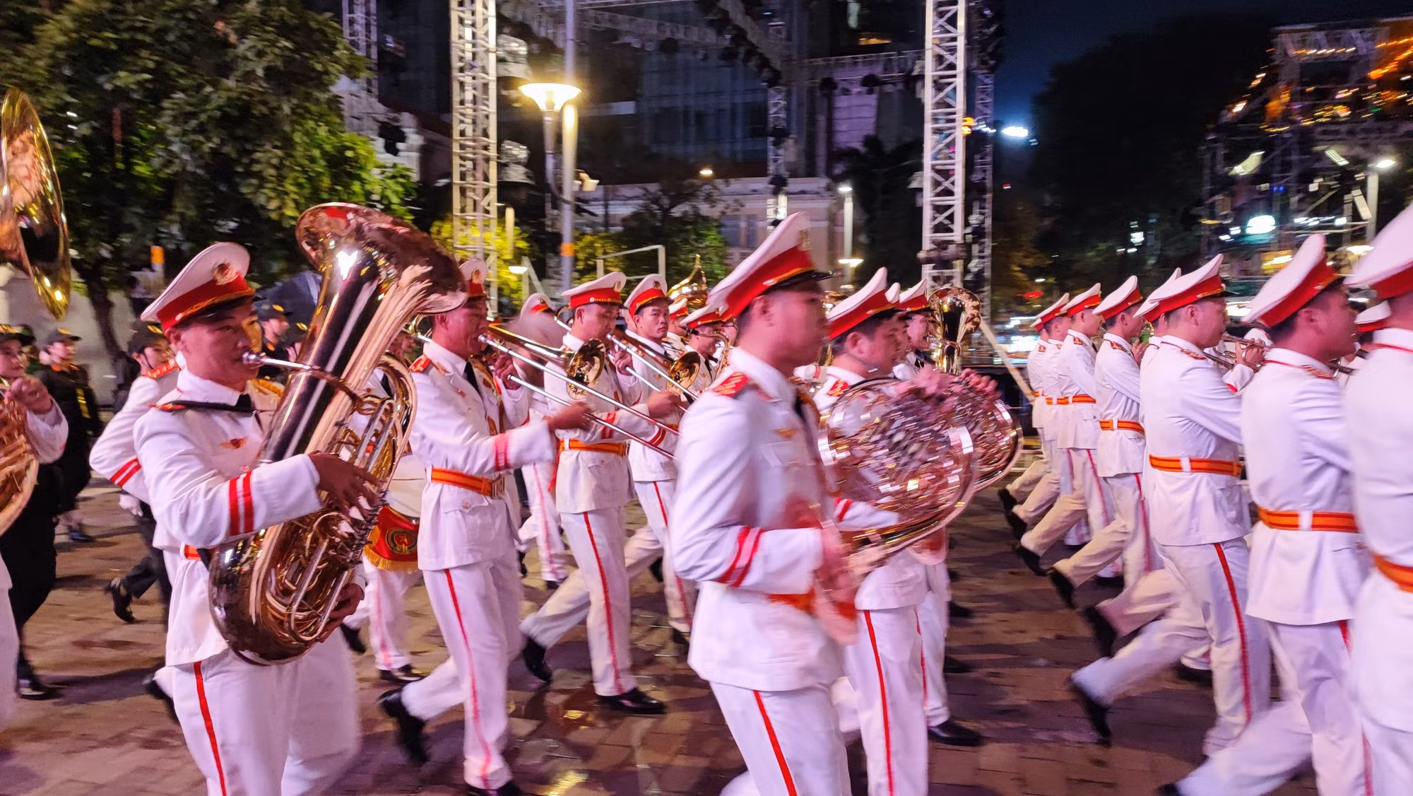 Nhiều màn biểu diễn đặc sắc từ Đoàn Nghi lễ CAND phục vụ nhân dân TP Hồ Chí Minh -4