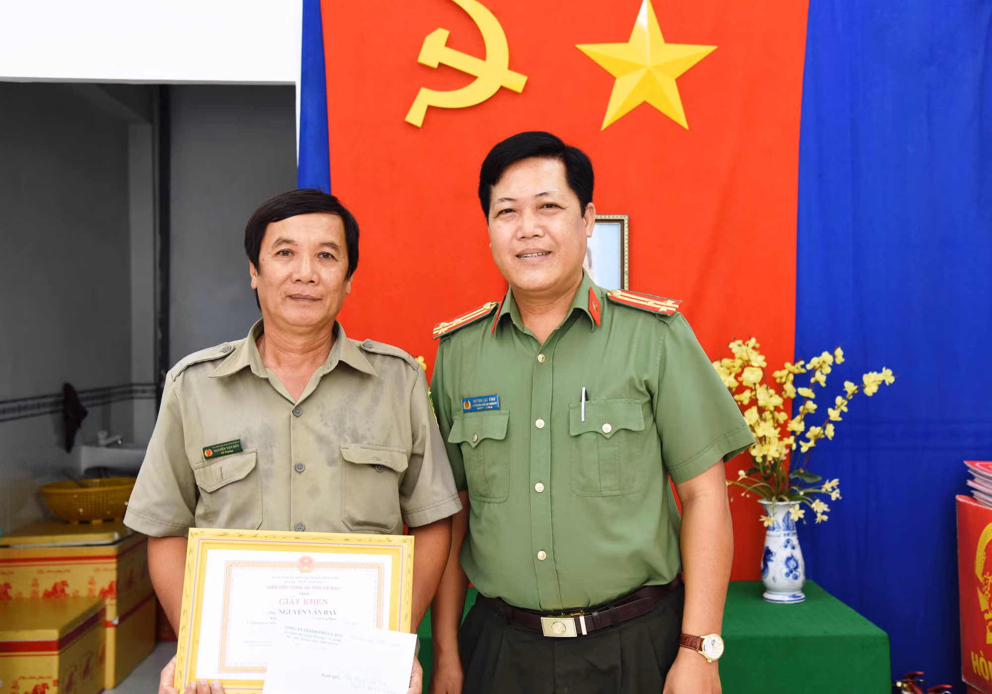 Khen thưởng bảo vệ dân phố có thành tích phòng chống tội phạm -0