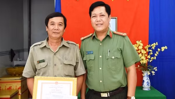 Khen thưởng Bảo vệ dân phố có thành tích phòng, chống tội phạm
