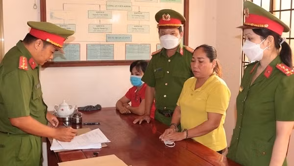 Lừa đối tác chuyển 500 triệu đồng vào tài khoản rồi "xài" luôn