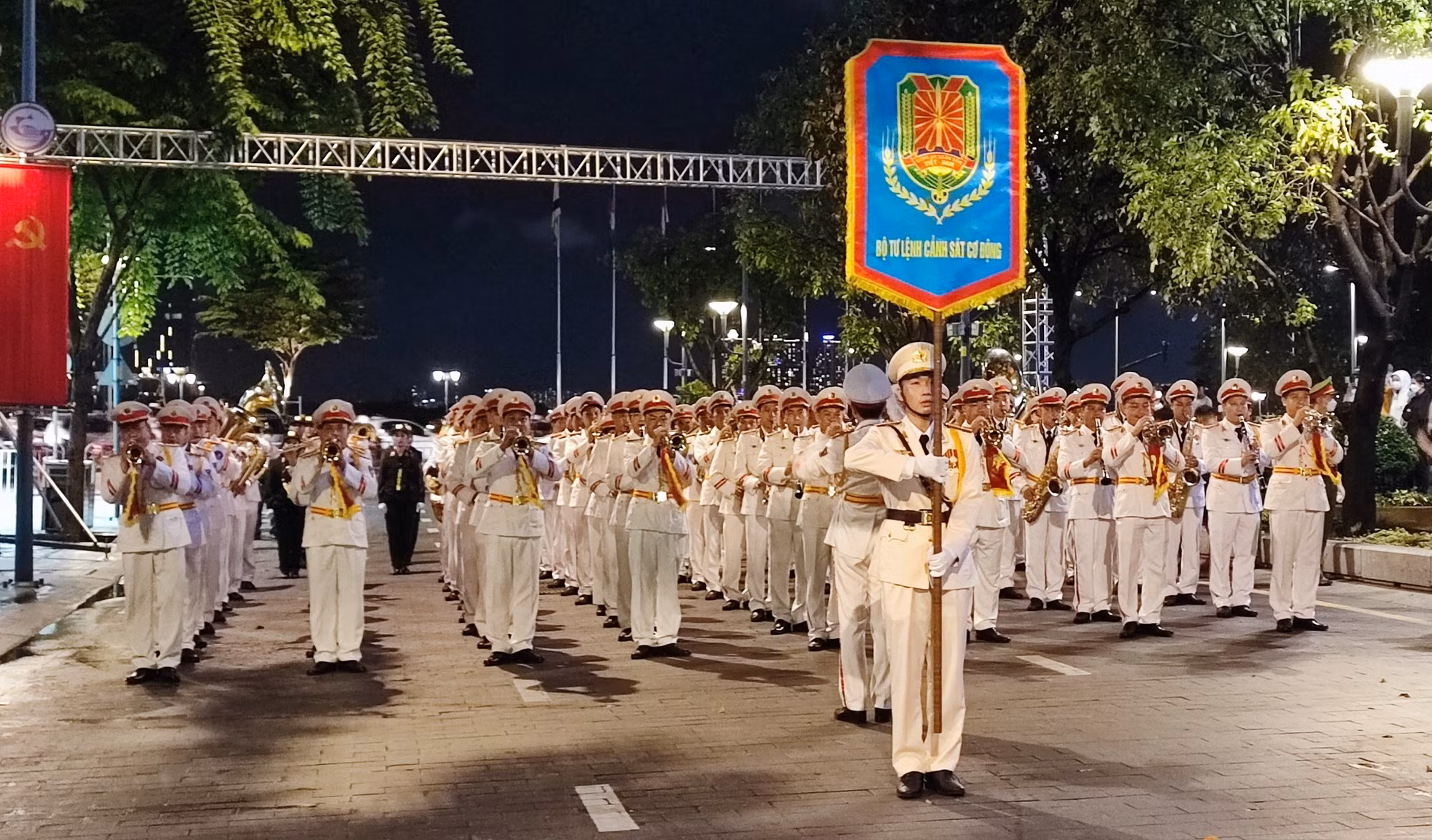 Nhiều màn biểu diễn đặc sắc từ Đoàn Nghi lễ CAND phục vụ nhân dân TP Hồ Chí Minh -0