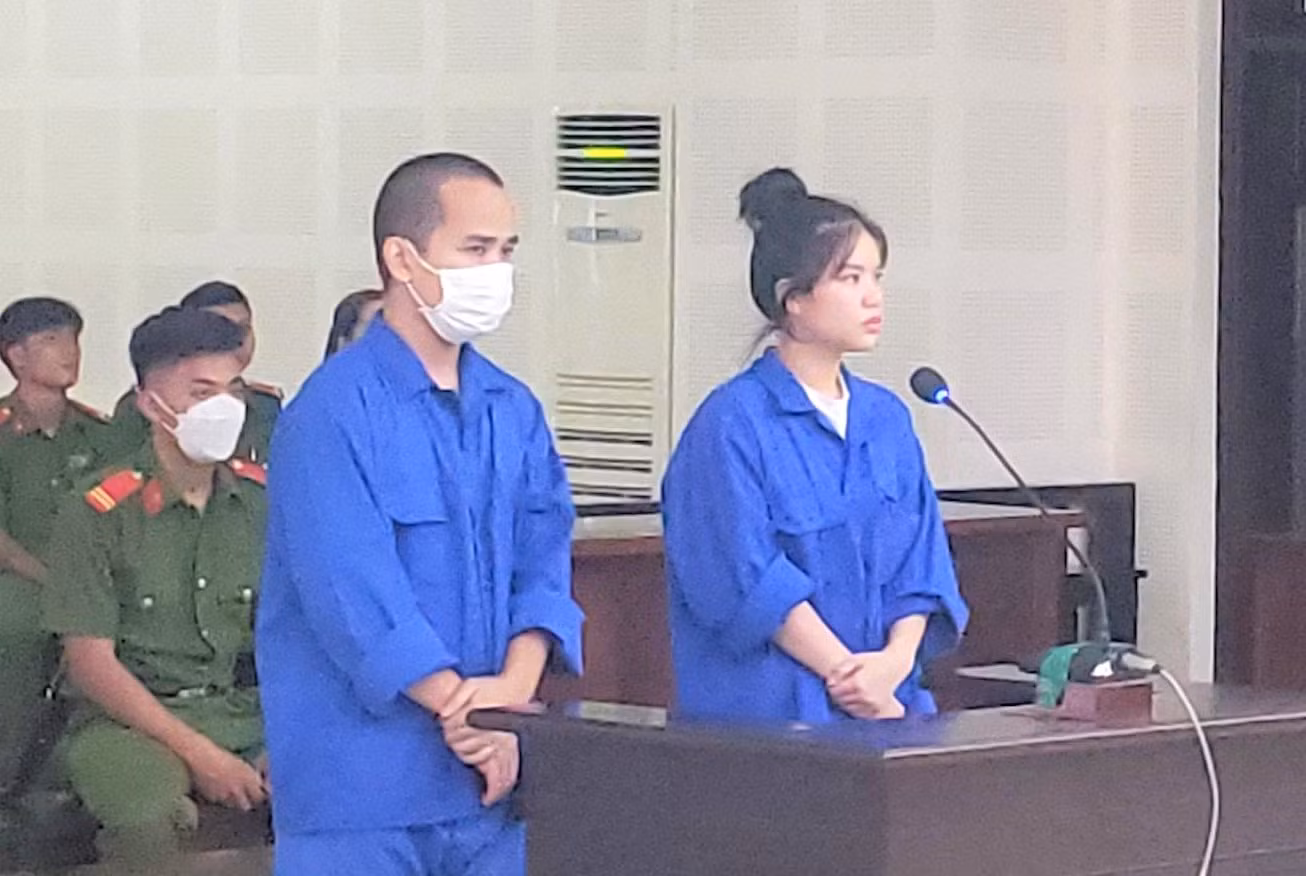 Cặp đôi phiên dịch hối hận vì tham tiền của người nước ngoài -0