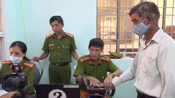 Công an Quảng Nam thực hiện cao điểm cấp căn cước công dân