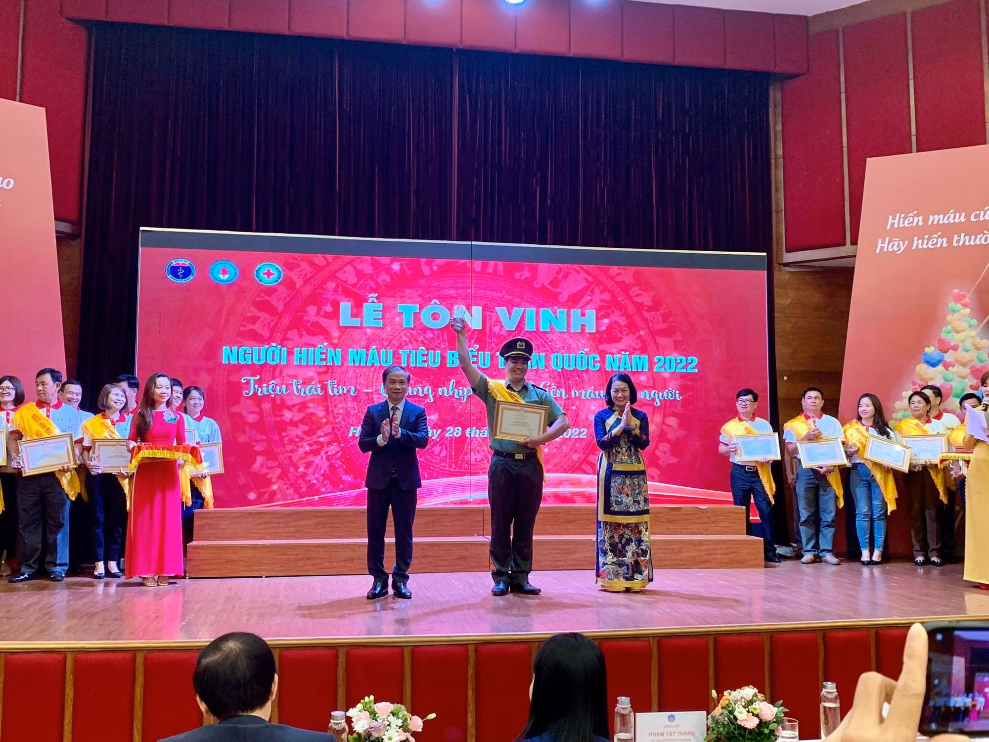 Tôn vinh 100 người hiến máu tiêu biểu toàn quốc 2022 -0