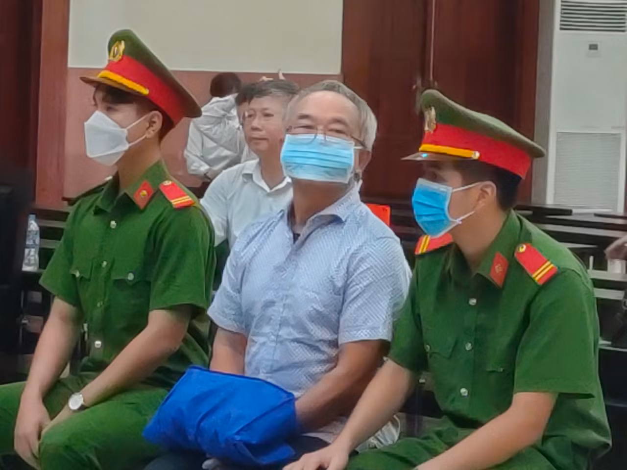 Hoãn phiên tòa kêu oan của bà Dương Thị Bạch Diệp -0