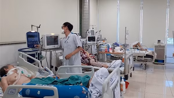 Số ca F0 nặng tăng mạnh, kích hoạt lại hệ thống điều trị COVID-19
