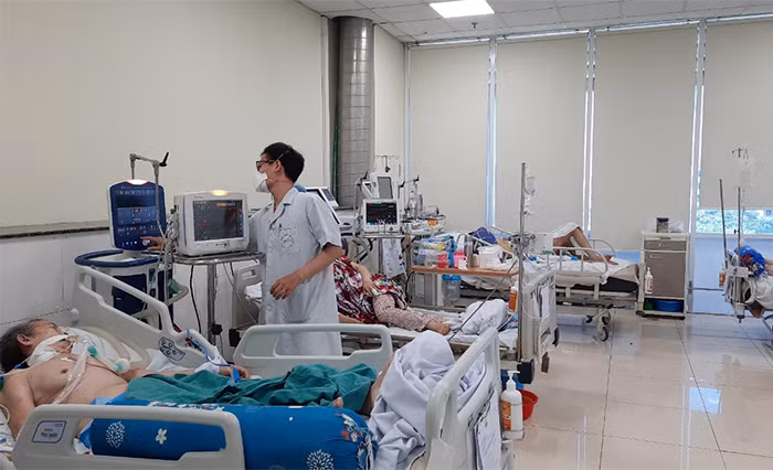 Số ca F0 nặng tăng mạnh, kích hoạt lại hệ thống điều trị COVID-19 -0