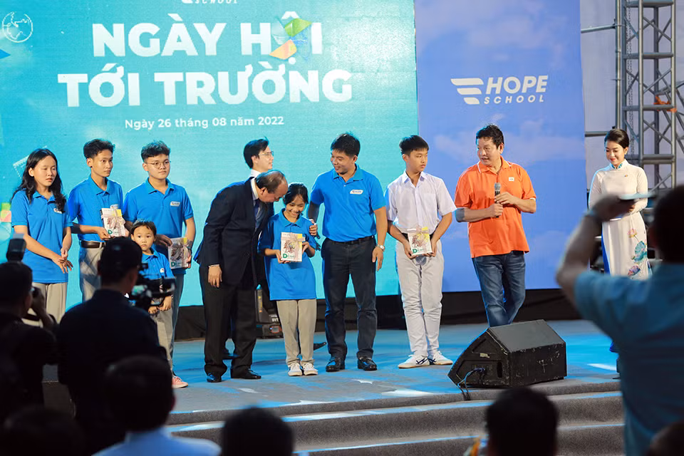 Chủ tịch nước Nguyễn Xuân Phúc dự Ngày hội tới trường Hope School -0