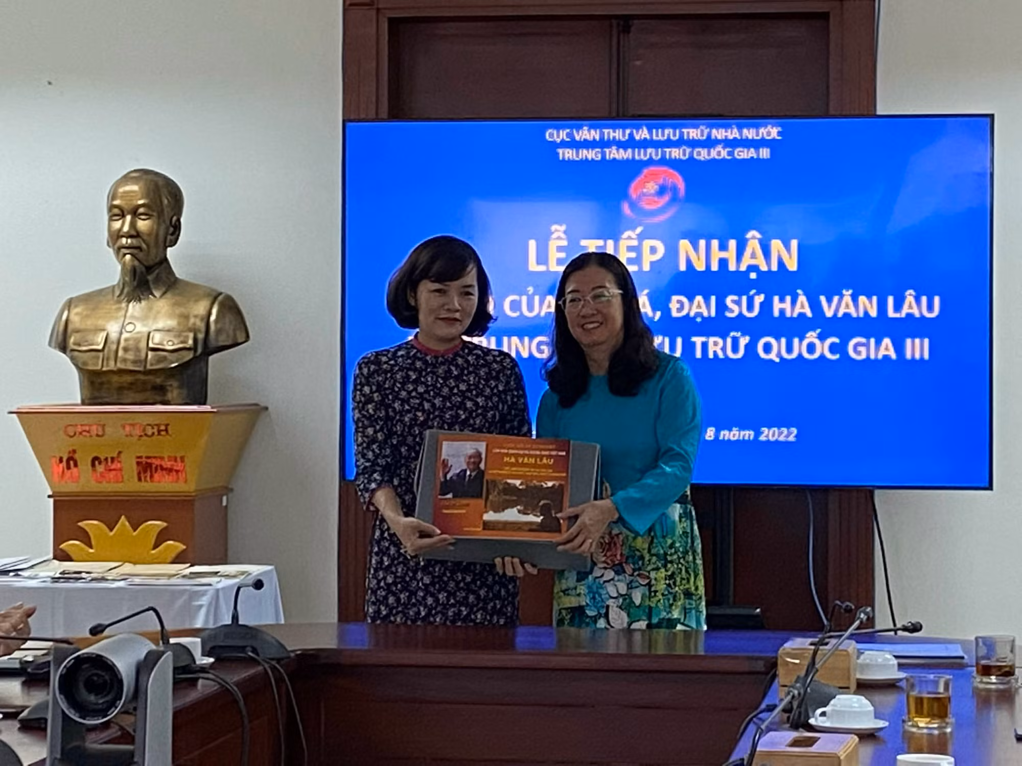Tiếp nhận nhiều tư liệu quý về Hiệp định Paris, Hiệp định Giơ-ne-vơ -0