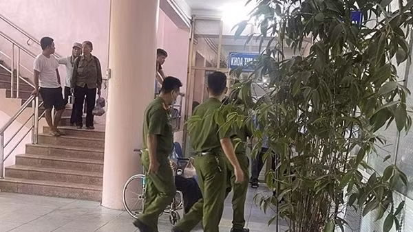 Con rể rút súng tự chế tự sát khi đến thăm mẹ vợ ngay tại bệnh viện