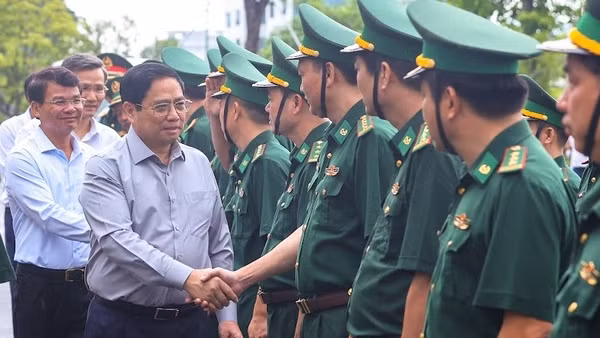 Thủ tướng: Phát triển KTXH và bảo vệ vững chắc biên giới thiêng liêng của Tổ quốc