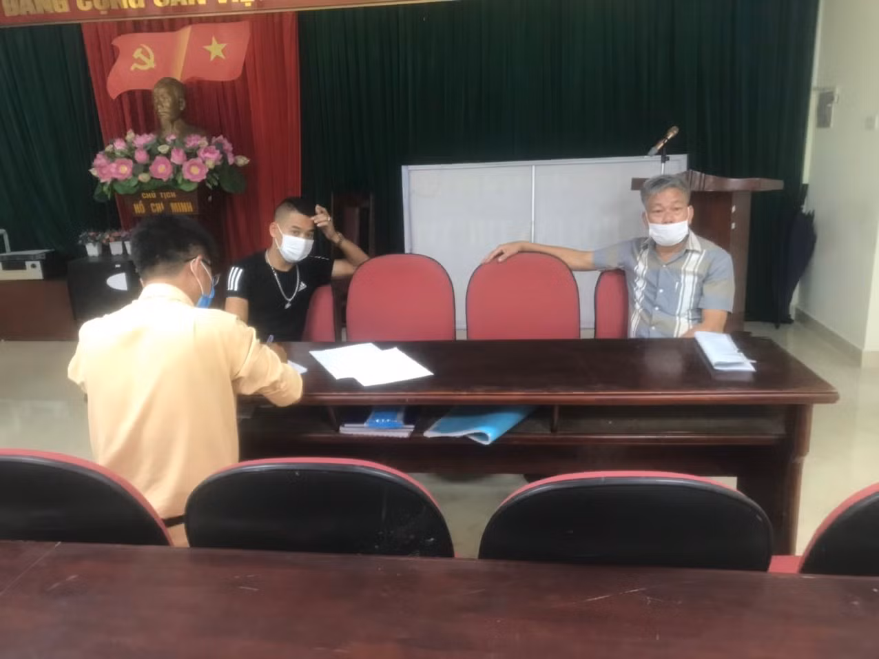 Khởi tố lái, phụ xe gây rối, tranh giành khách trên cao tốc Hà Nội – Thái Nguyên -0