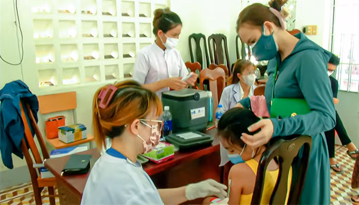 TP Nha Trang quyết liệt tập trung tiêm phòng vaccine COVID-19 cho học sinh -0