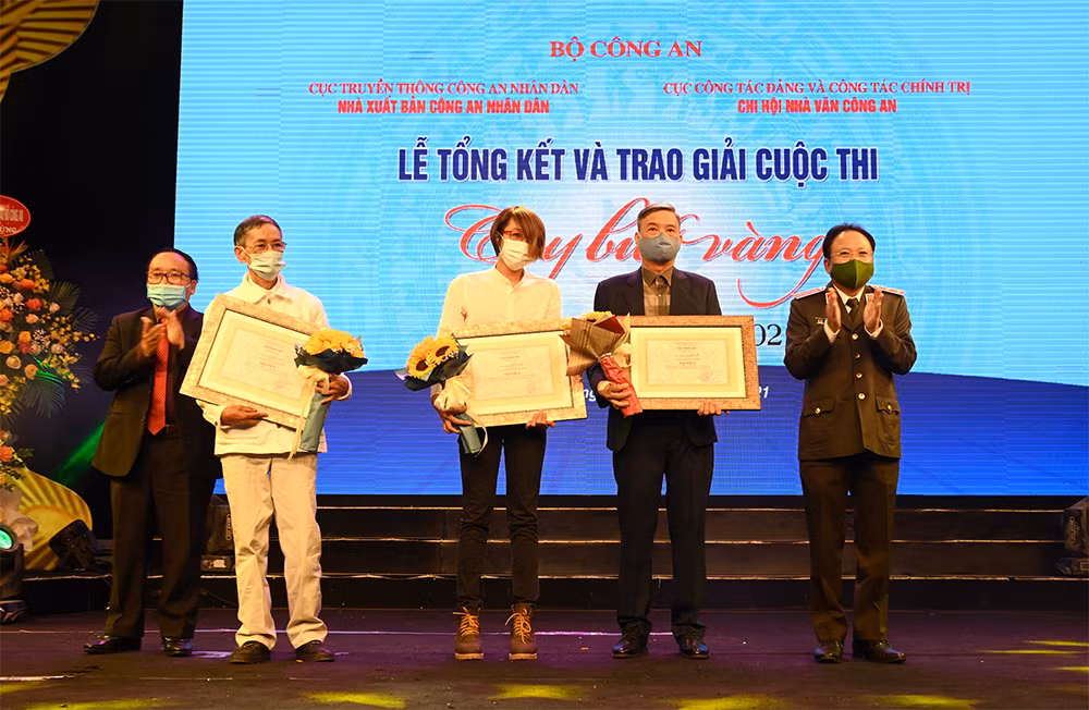 Những người lính trọn đời vì cuộc sống bình yên -0