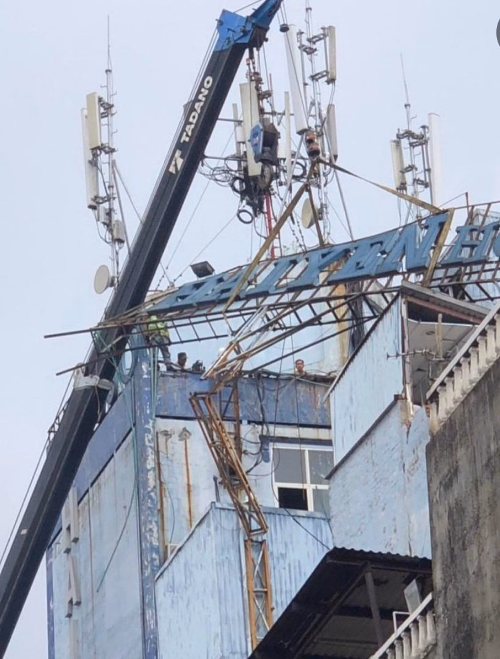Hải Phòng khẩn trương phá dỡ khách sạn có tòa nhà 6 tầng bị sập -1
