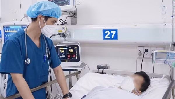 Rượu trôi nổi vẫn được bán trên thị trường -0