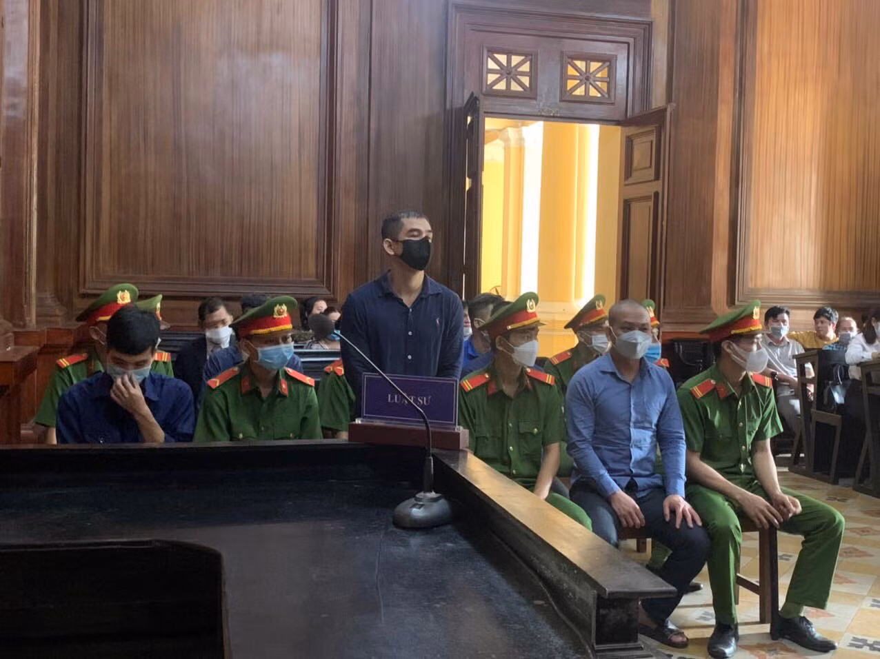 Băng nhóm thuê xe ôtô tự lái đem sang Campu chia bán lãnh án -0