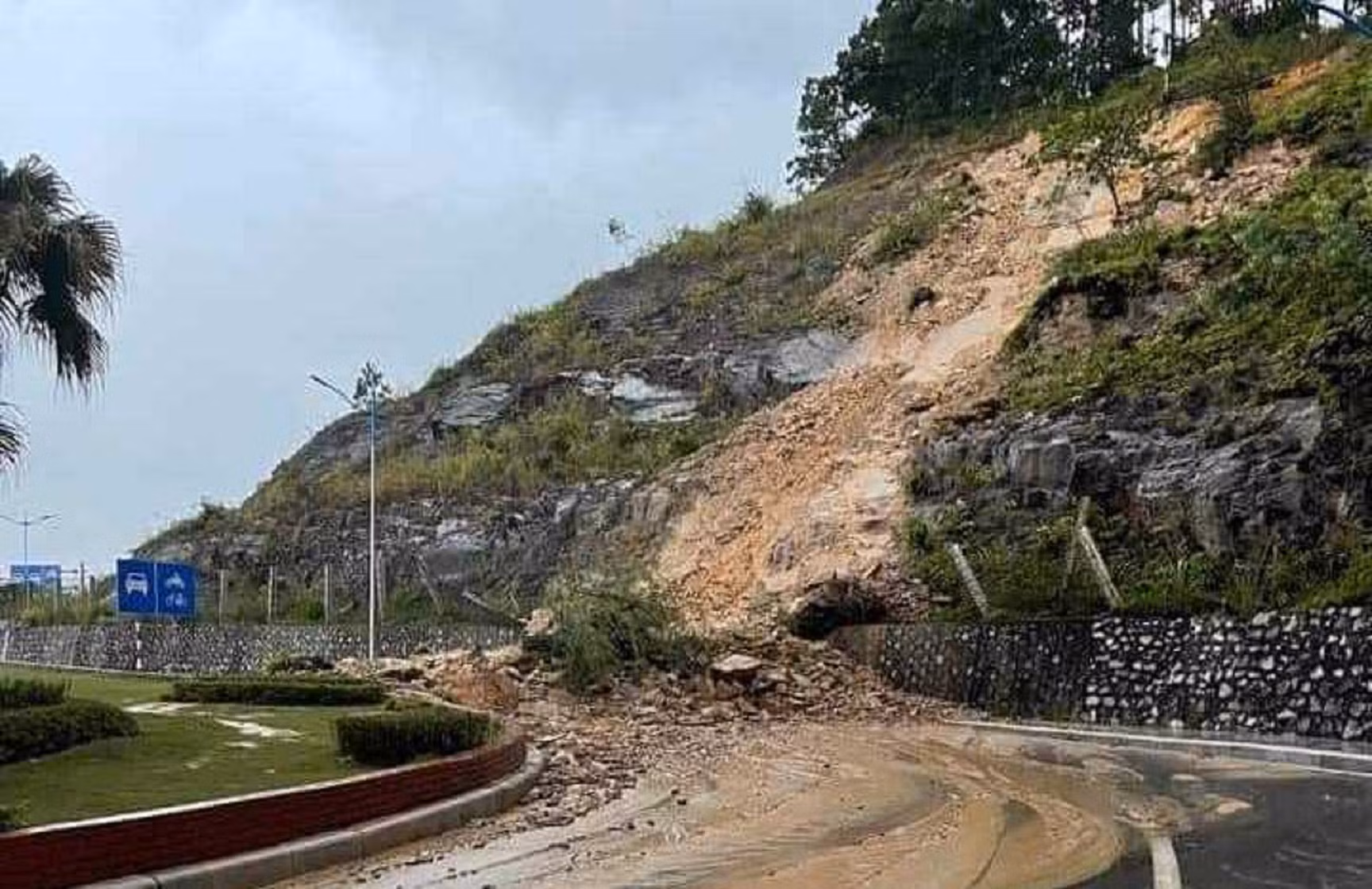 Quảng Ninh nhiều điểm sạt lở nghiêm trọng sau bão số 3 -0