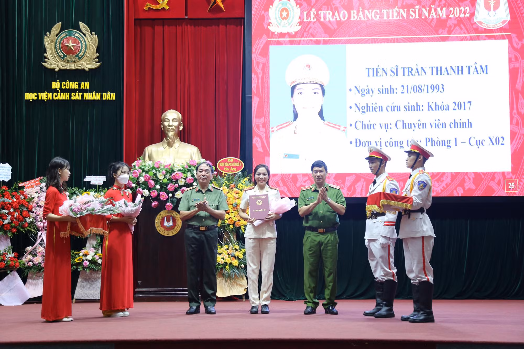 Học viện CSND trao bằng cho 40 tân tiến sĩ -0